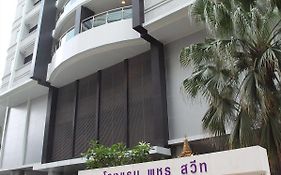 Phachara Suites Sukhumvit  4*